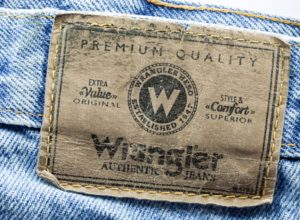 Wrangler crea una línea de mezclilla sostenible a partir de desechos textiles